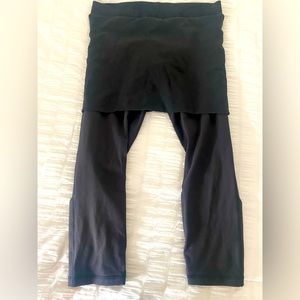 Lululemon limited edition cropped leggings attached skirt black sz medium/large